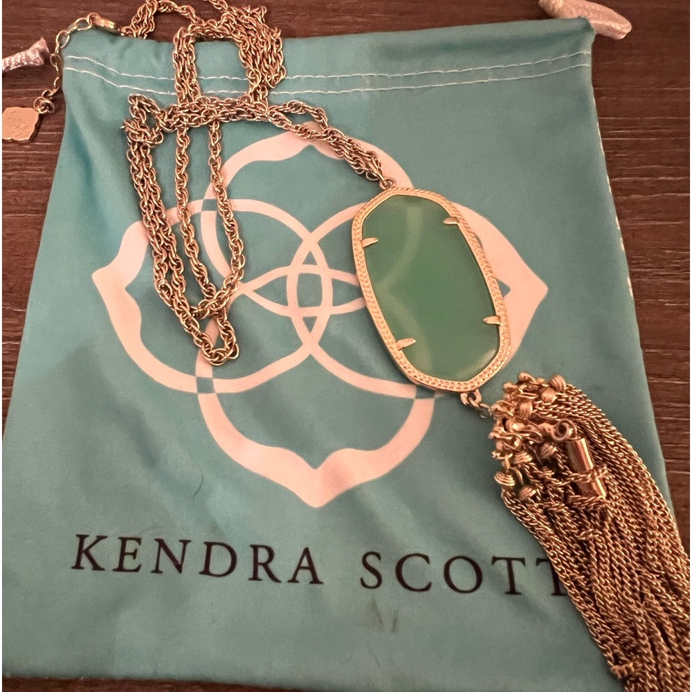 Kendra Scott necklace